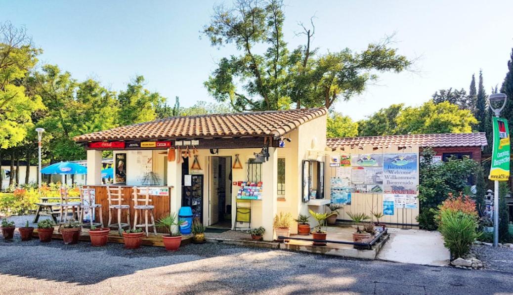 Camping Porte Des Alpilles By M.A Destination Glamping Сент-Этьен-дю-Грес Экстерьер фото