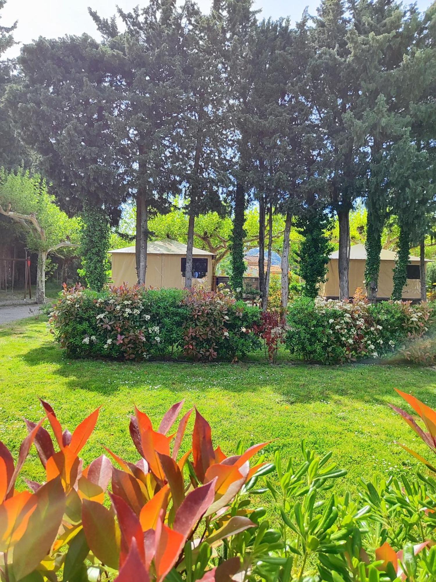 Camping Porte Des Alpilles By M.A Destination Glamping Сент-Этьен-дю-Грес Экстерьер фото