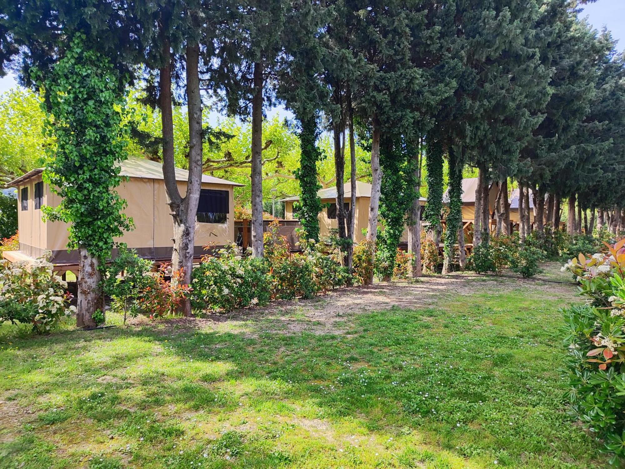Camping Porte Des Alpilles By M.A Destination Glamping Сент-Этьен-дю-Грес Экстерьер фото