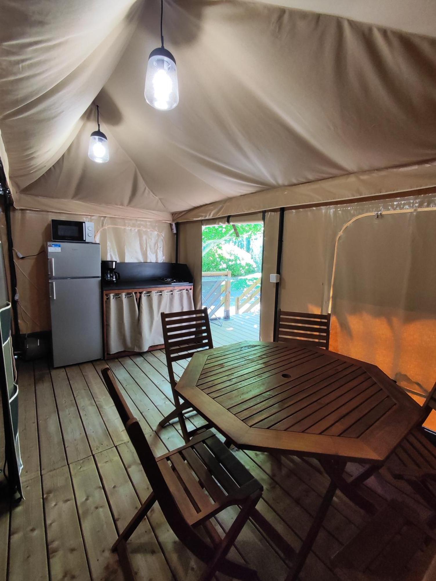 Camping Porte Des Alpilles By M.A Destination Glamping Сент-Этьен-дю-Грес Экстерьер фото