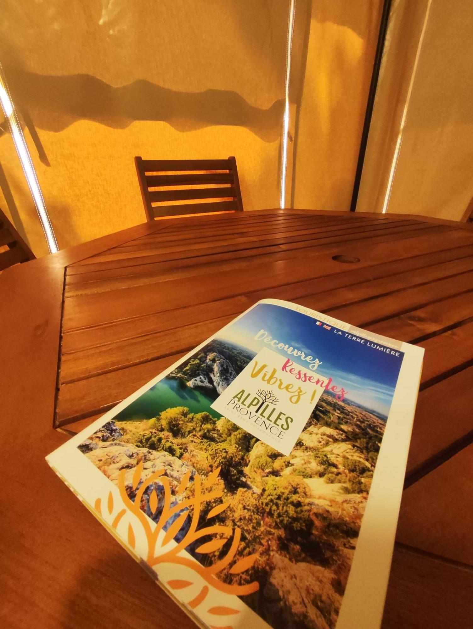 Camping Porte Des Alpilles By M.A Destination Glamping Сент-Этьен-дю-Грес Экстерьер фото
